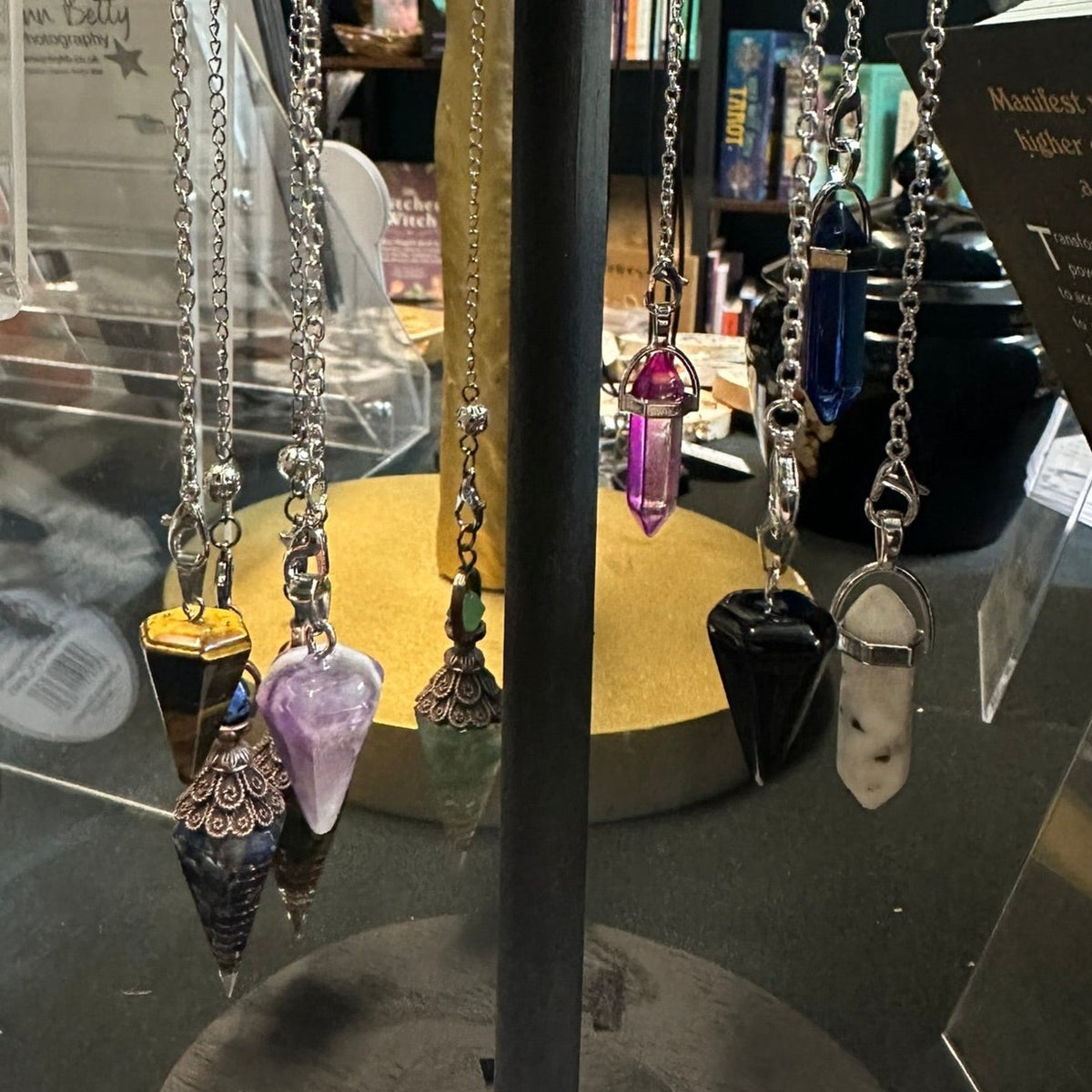 Pendulum - Pointed crystal with a pentagram charm top