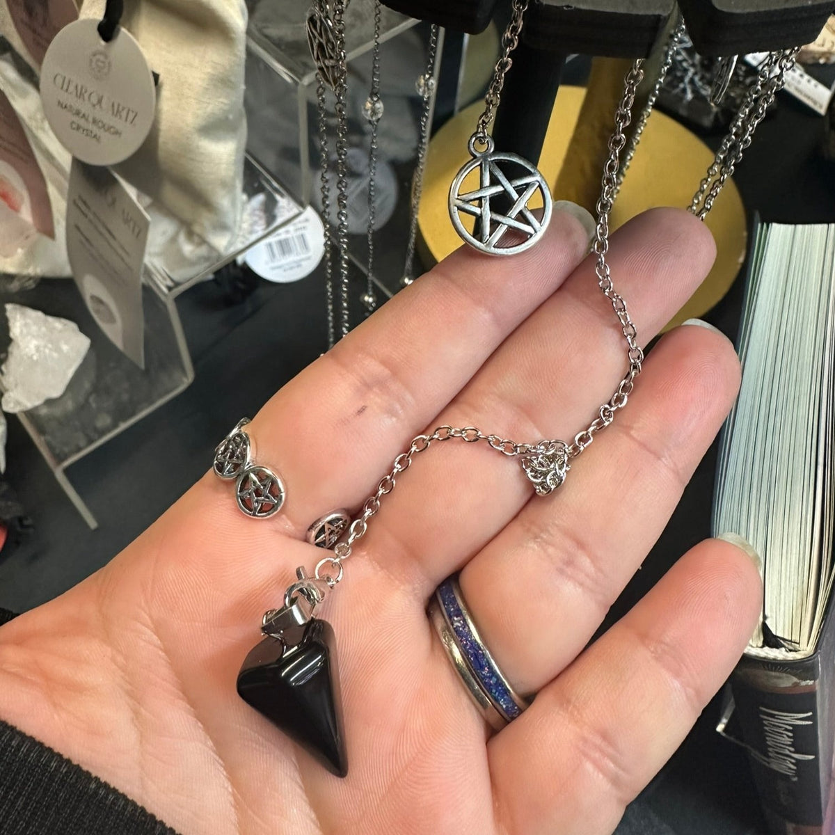 Pendulum - Pointed crystal with a pentagram charm top