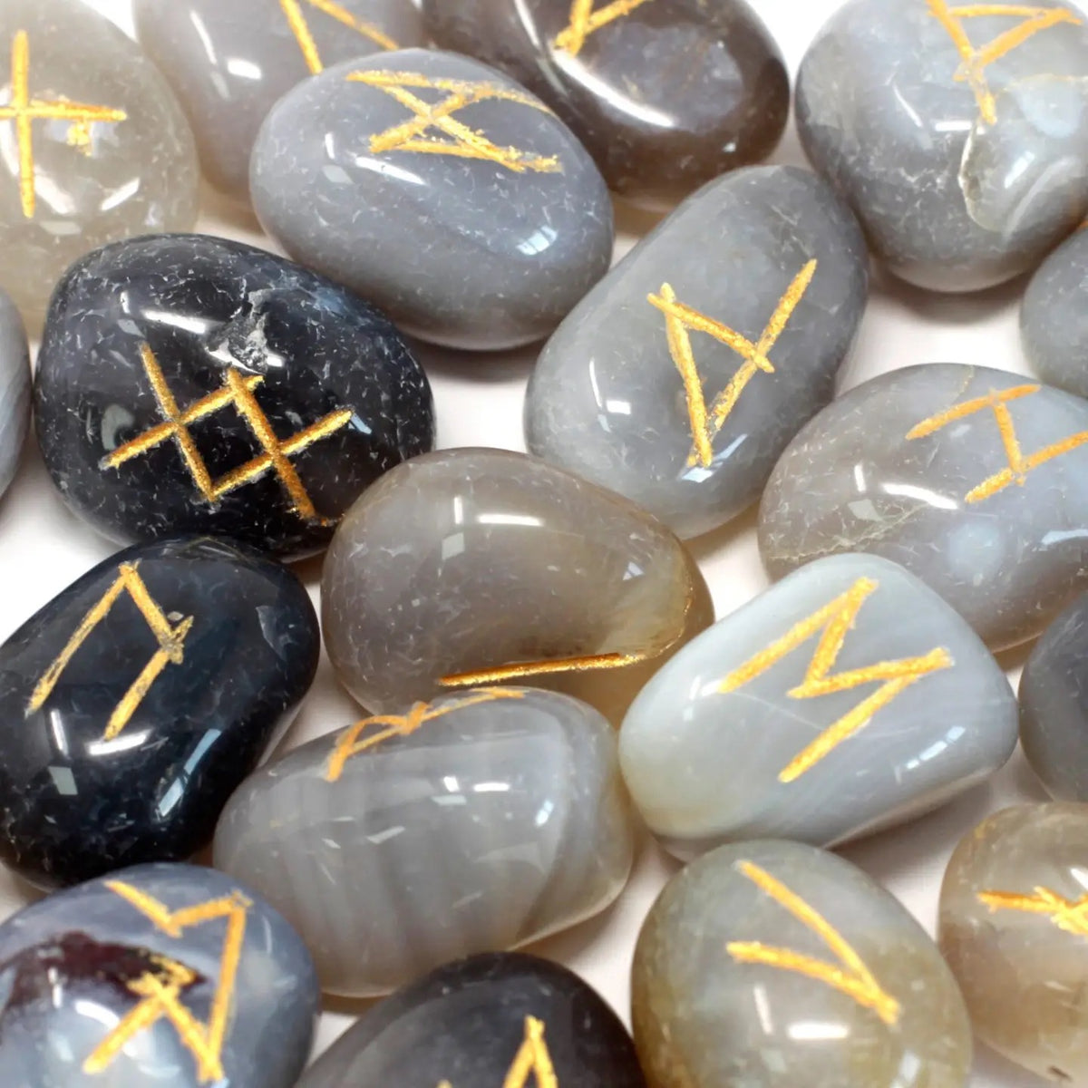 Grey Agate Crystal Rune Stones : Runes